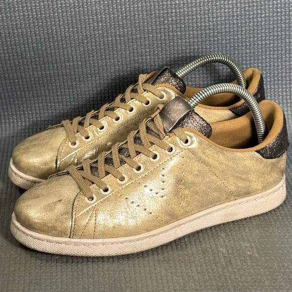 Victoria Women’s Low Top Gold Fashion Sneakers Size 9 US 40 EU - Picture 1 of 9